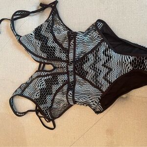 Chic Monochrome Swimsuit with Geometric Design black and blue